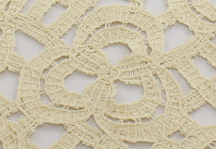 Хлопковое кружевное полотно цвета топленого молока