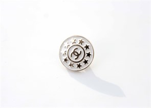 Пуговица Chanel белого цвета со звездами по кругу золотого цвета 67851p